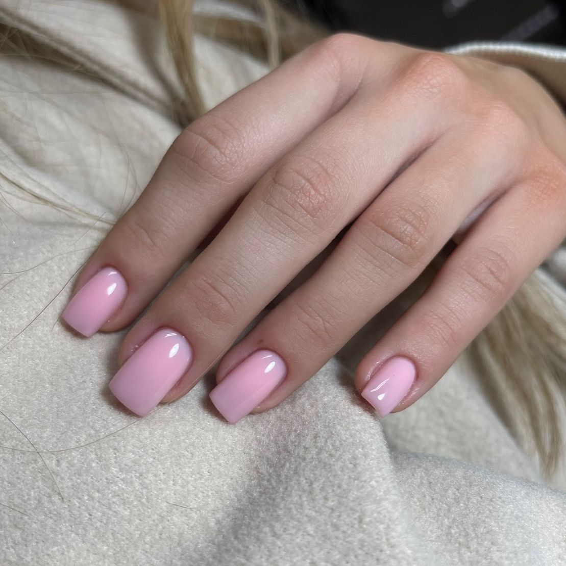 Zachtroze vierkante nagels